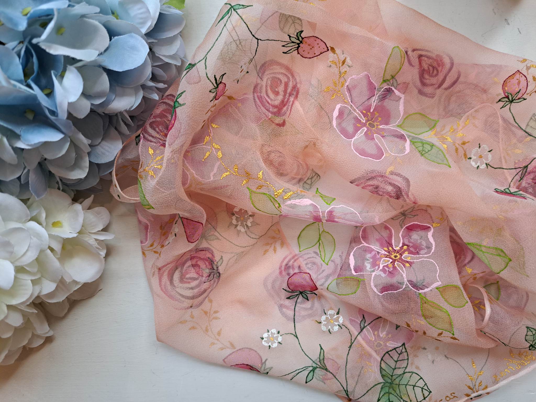 Siidirätik maasikatega