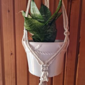 Makramee lillepotihoidja, naturaalne valge