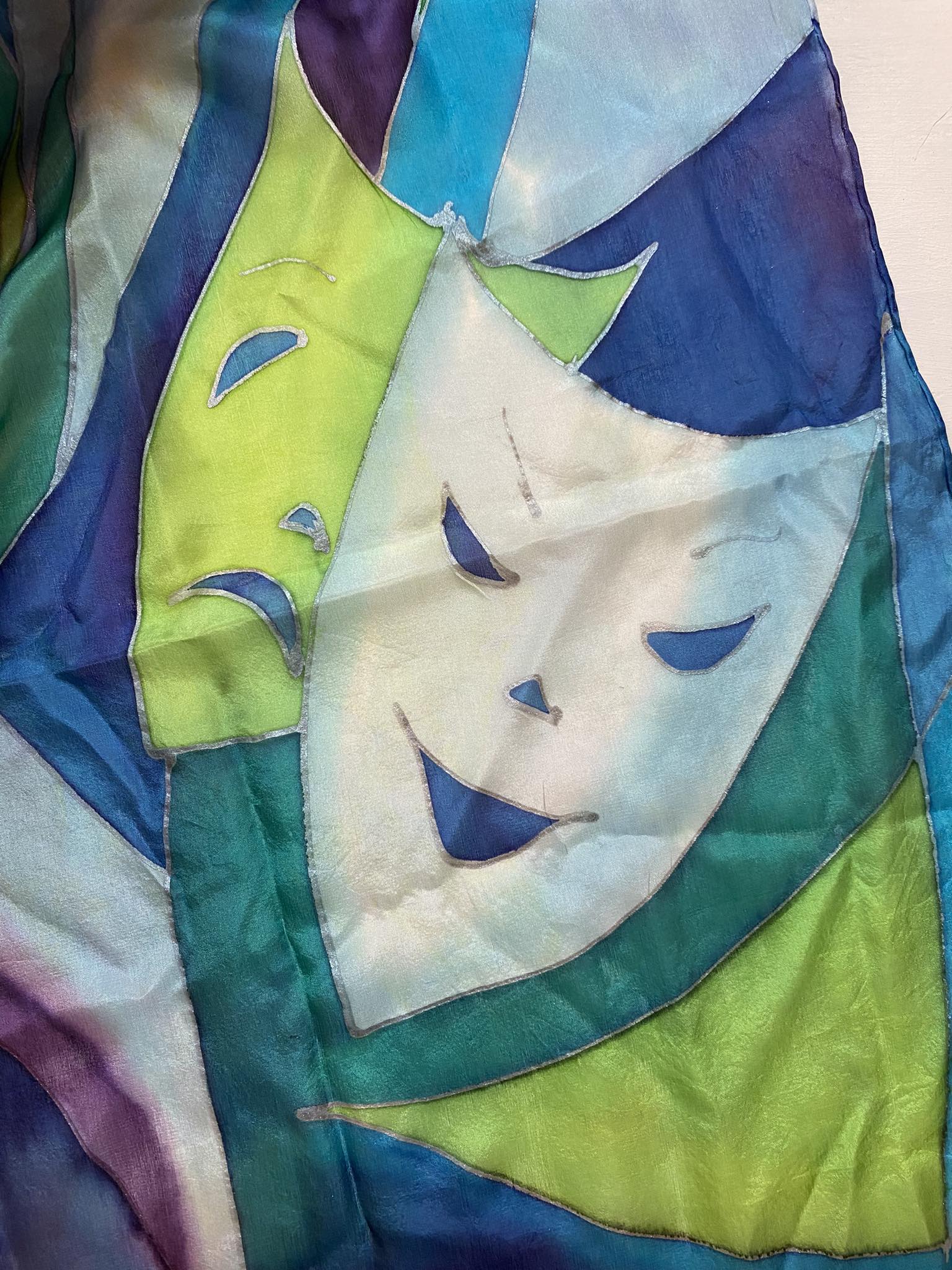 Kauni abstraktse maalinguga siidisall "Teater"