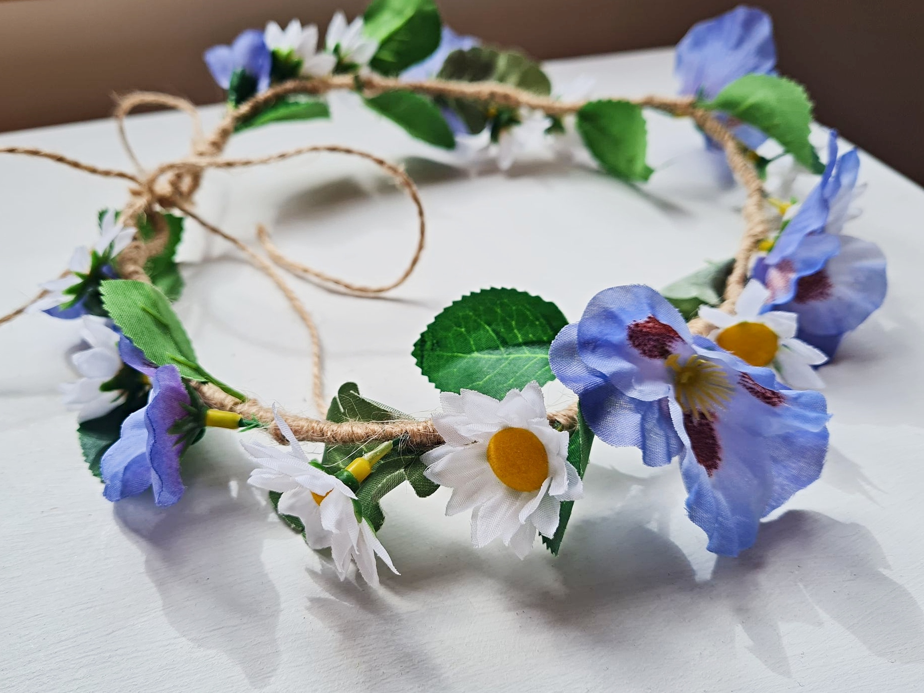 Peapärg maalähedane, karikakrad ja sinised õied