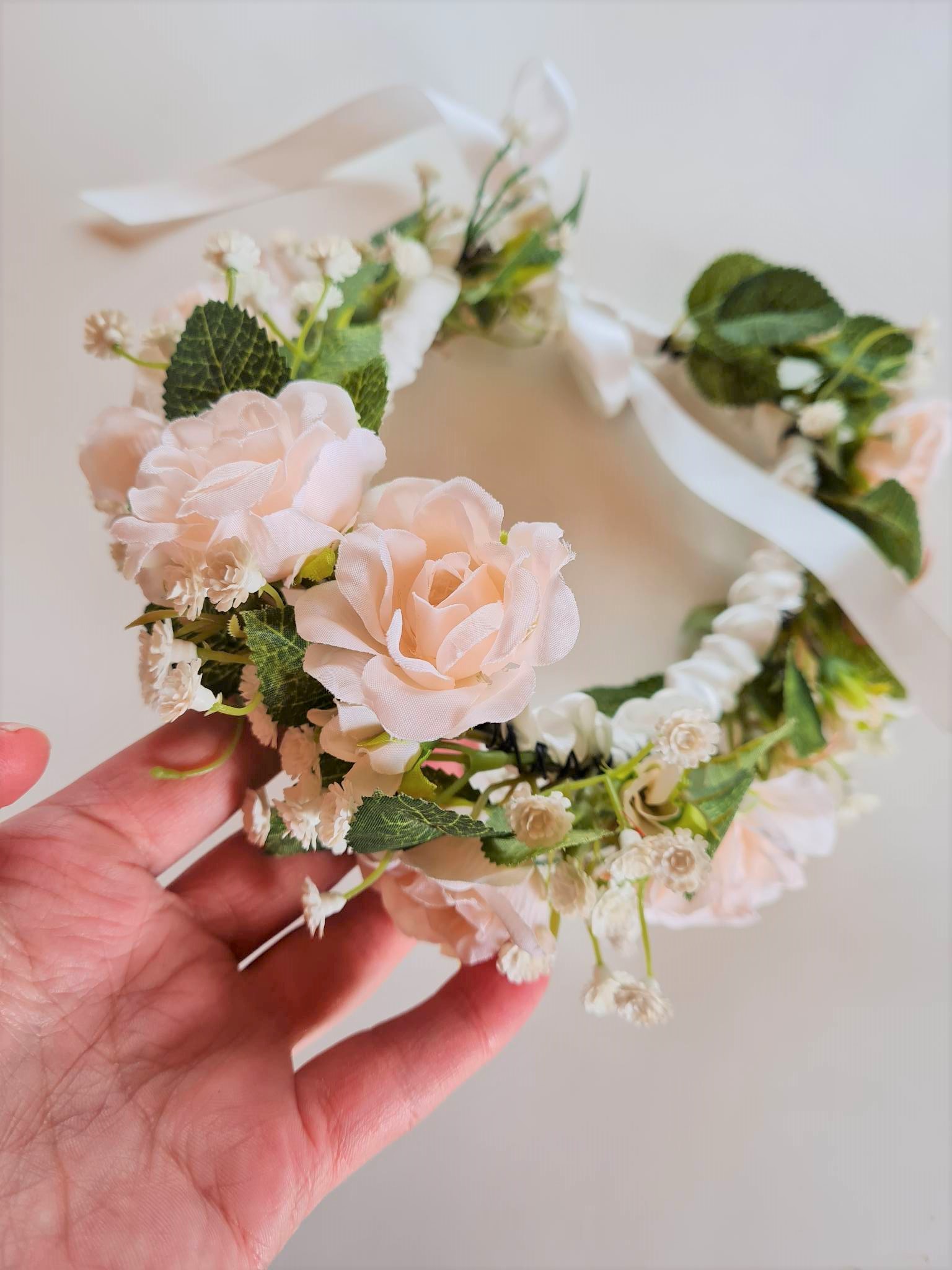 Peapärg heledate õitega