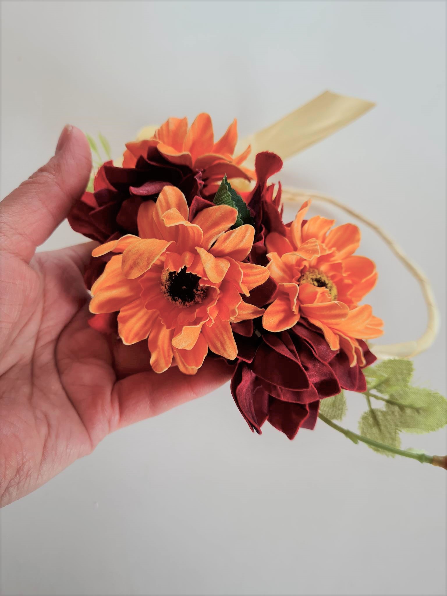 Peapärg punaste-oranzide õitega