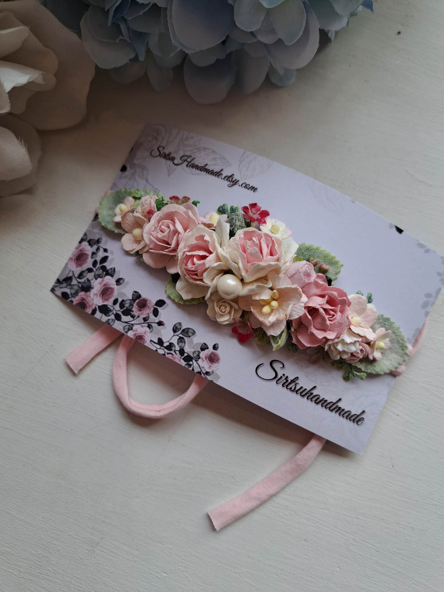 Kaunis kunstlilledega peaehe lapsele "Roosad roosid"