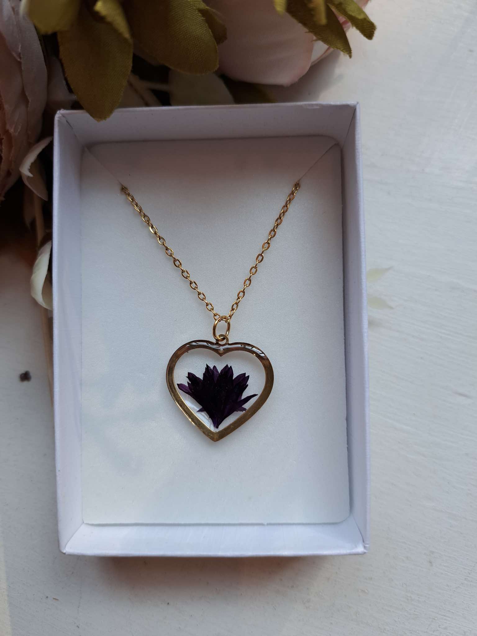 Kaelaehe kuivatatud õitest ja epoksiidvaigust - rukkilill