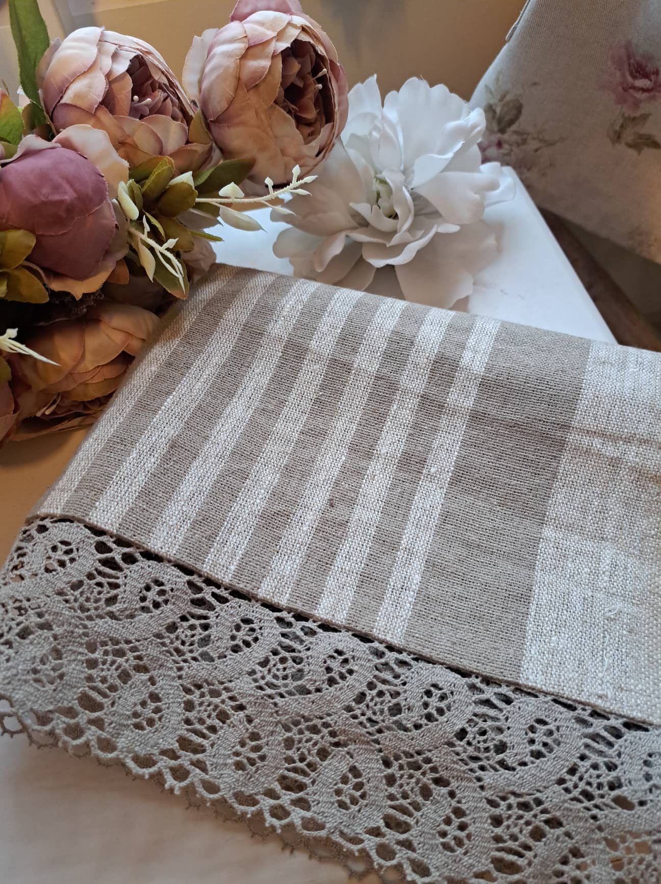 Linane köögirätik-laudlina kauni äärepitsiga