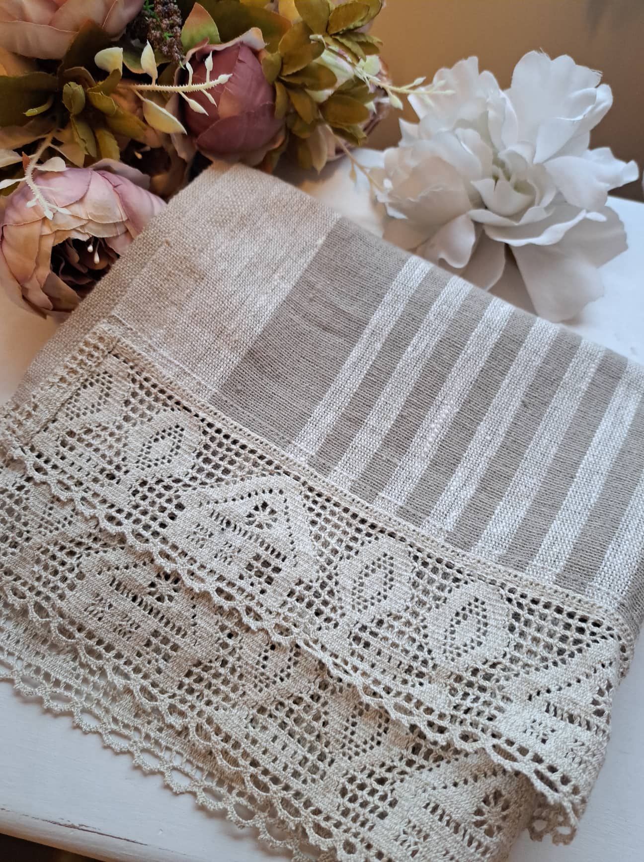 Linane köögirätik-laudlina kauni äärepitsiga