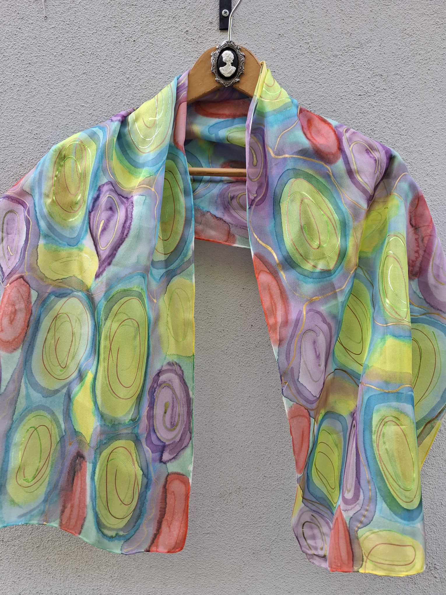 Käsitsi maalitud siidisall