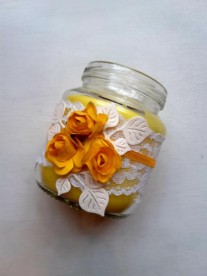 Sojavahast käsitööküünal