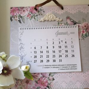 Romantiline seinakalender roosidega