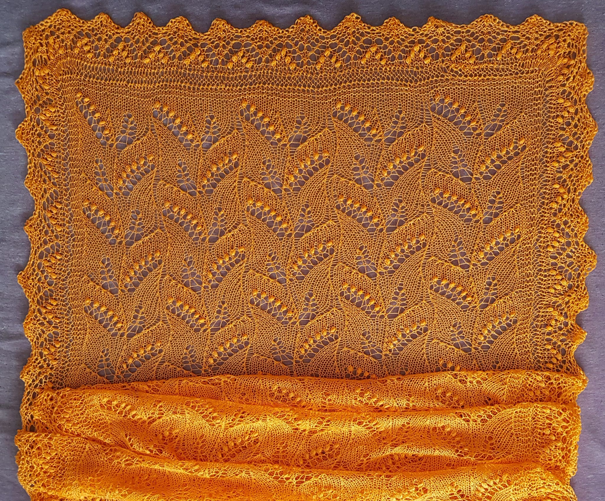 Kaunis ja õhuline haapsalu sall "Lehega piibeleht"