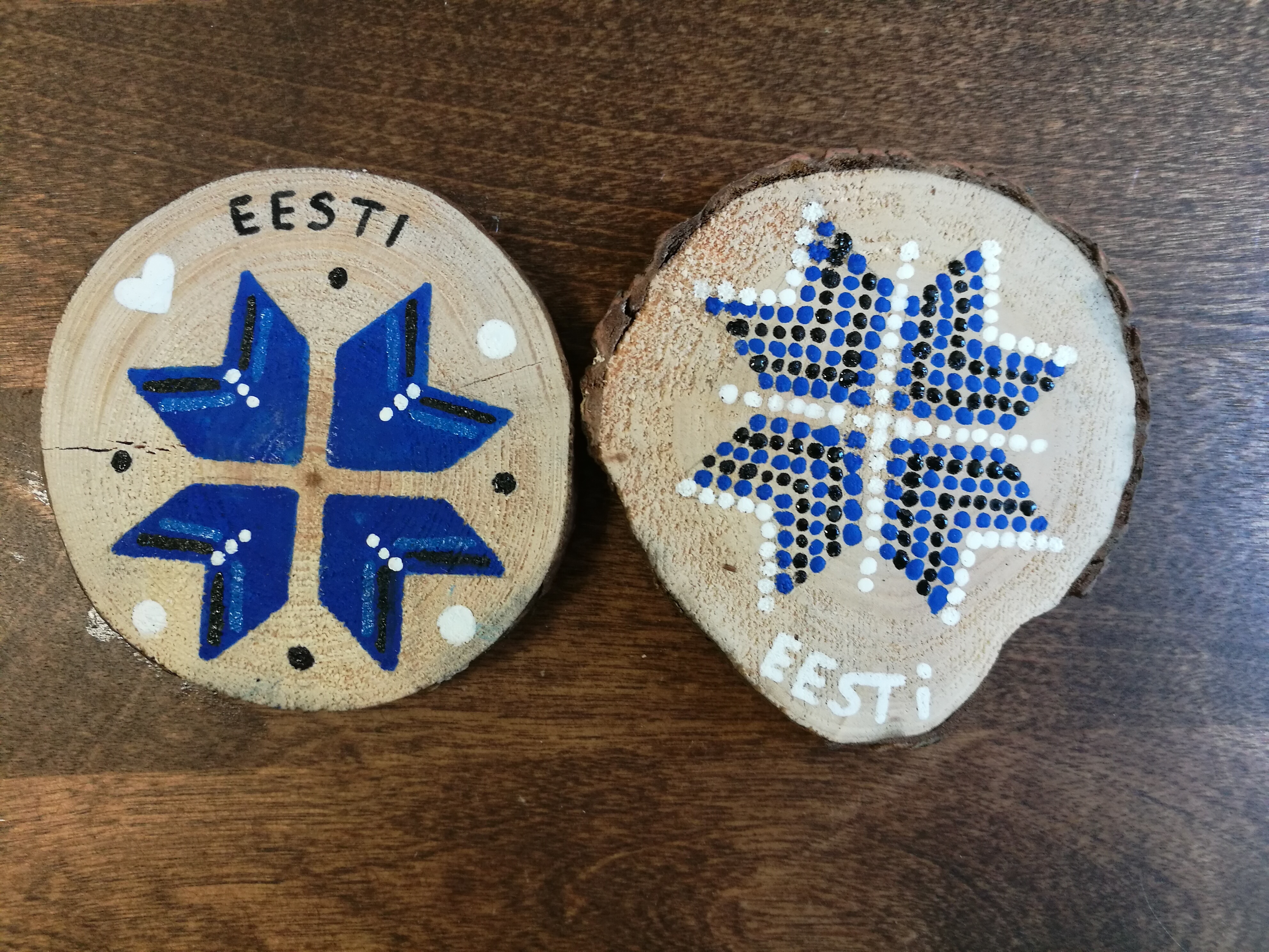 Puidule maalitud kaheksakand pildiga magnet "Eesti"