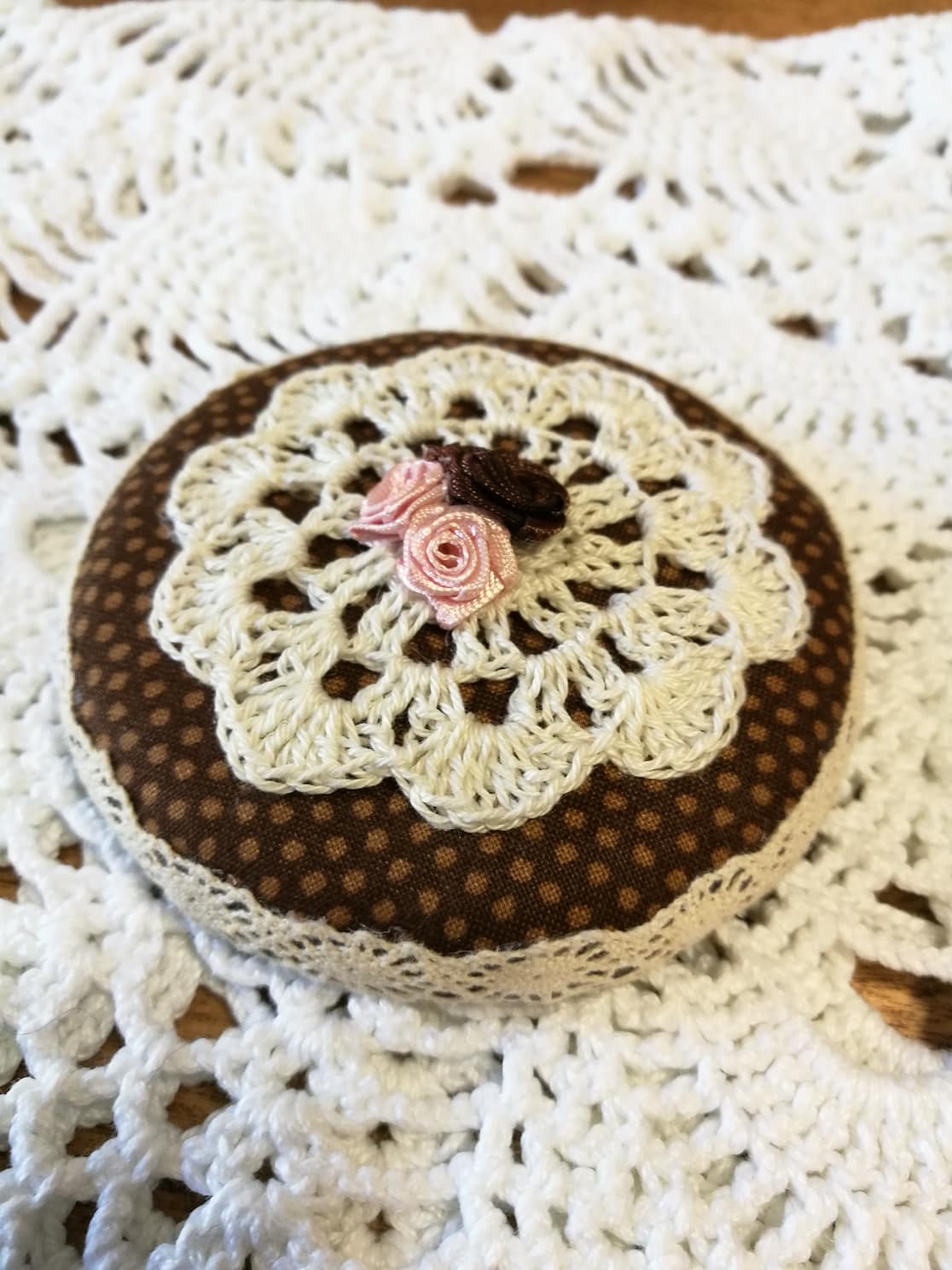 Roosidega Kaunistatud purgikaas