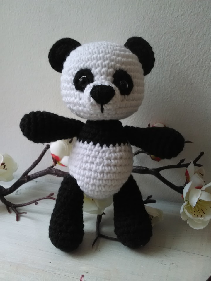 Heegeldatud pisikene panda