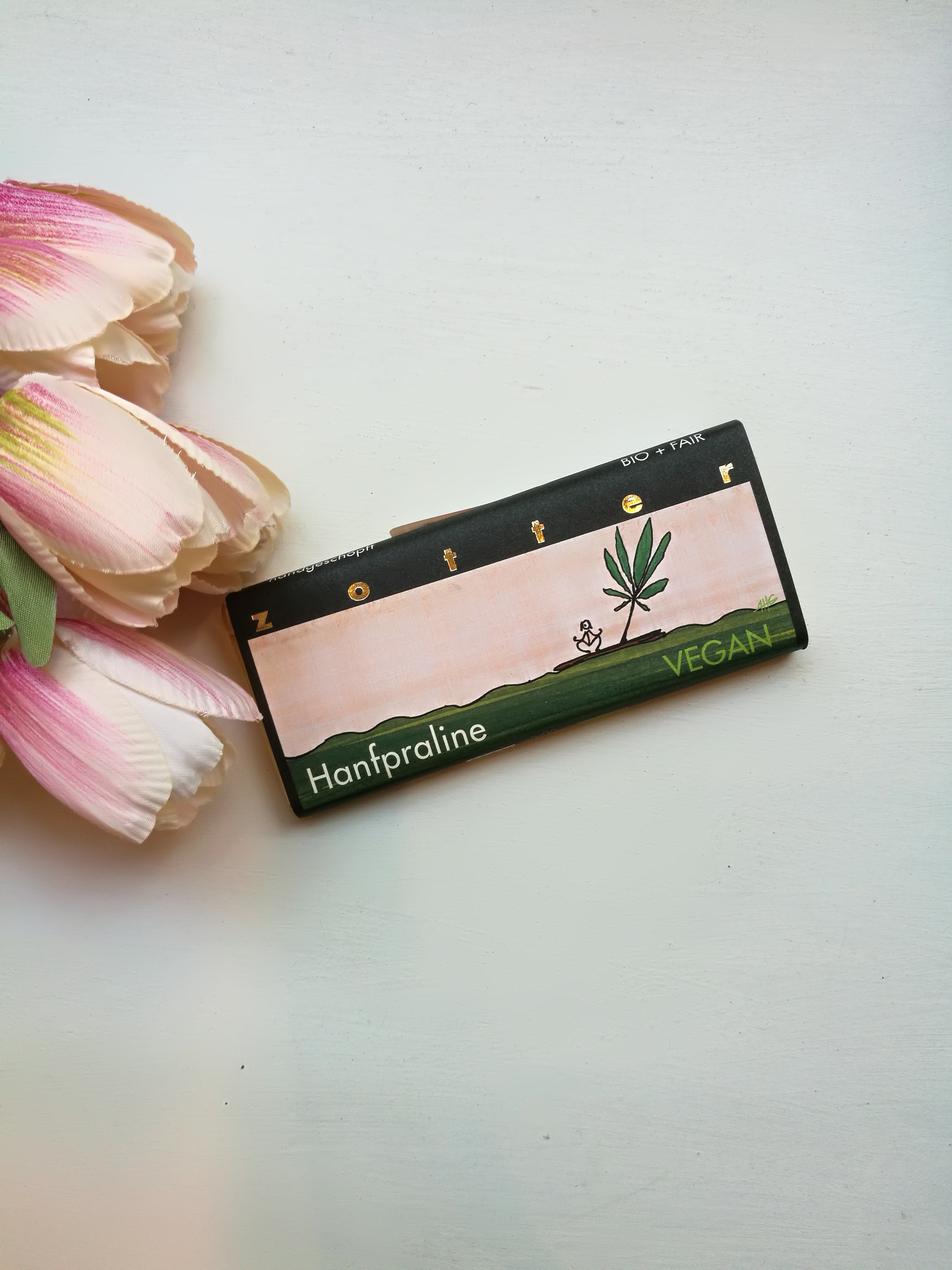 Vegan, täidisega šokolaad "Hanfpraline"-"Hemp praline"