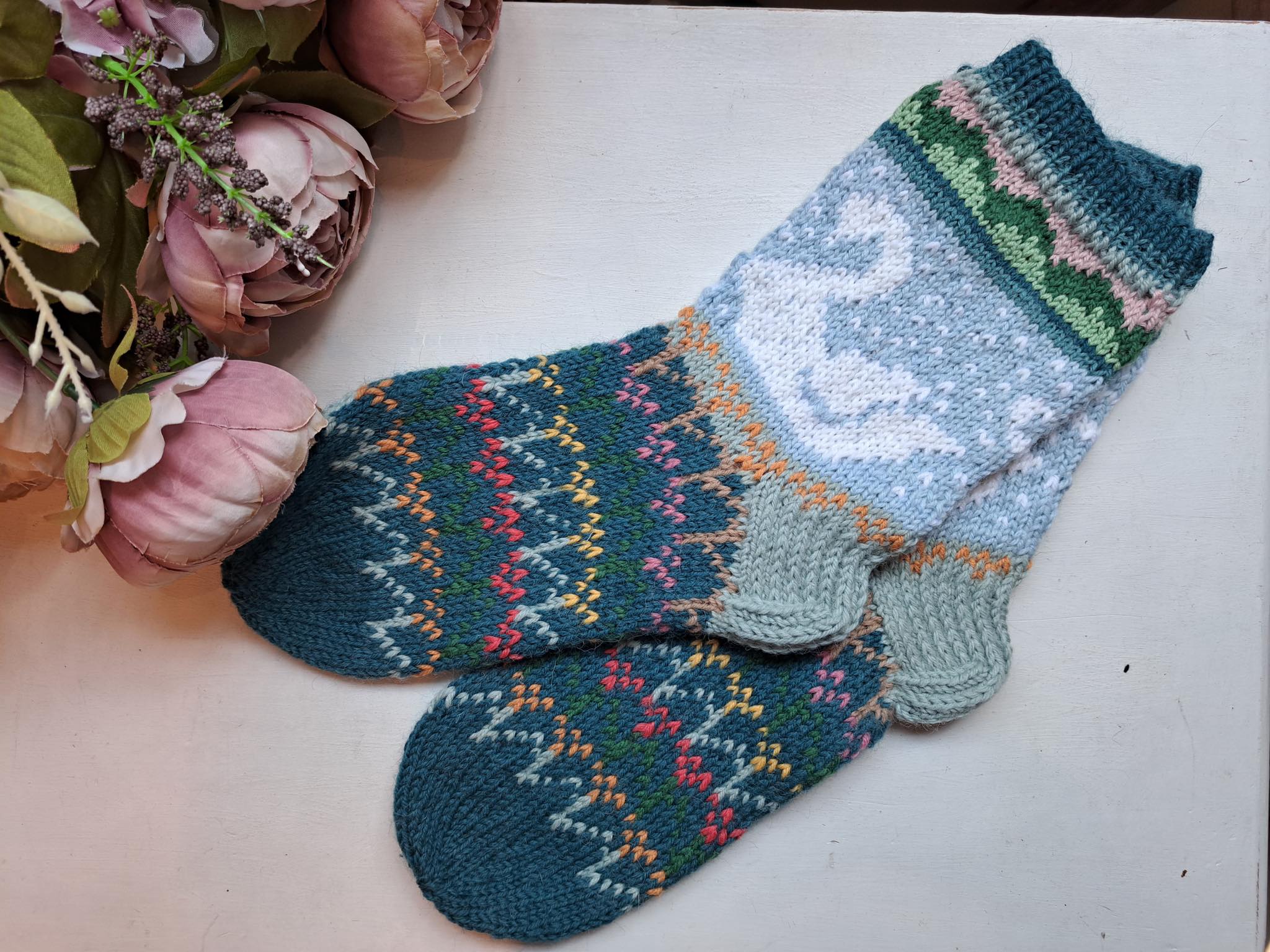 Käsitsi kootud soojad sokid "Luiged", nr 39