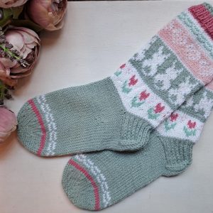 Käsitsi kootud soojad sokid "Tulbid", nr 36