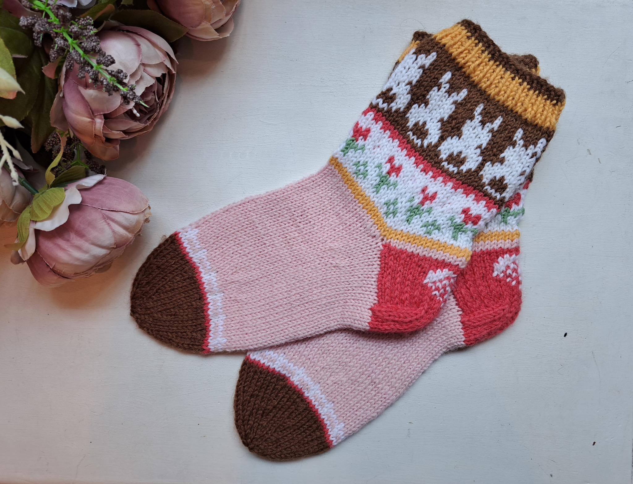 Käsitsi kootud soojad sokid "Tulbid ja jänesed", nr 37