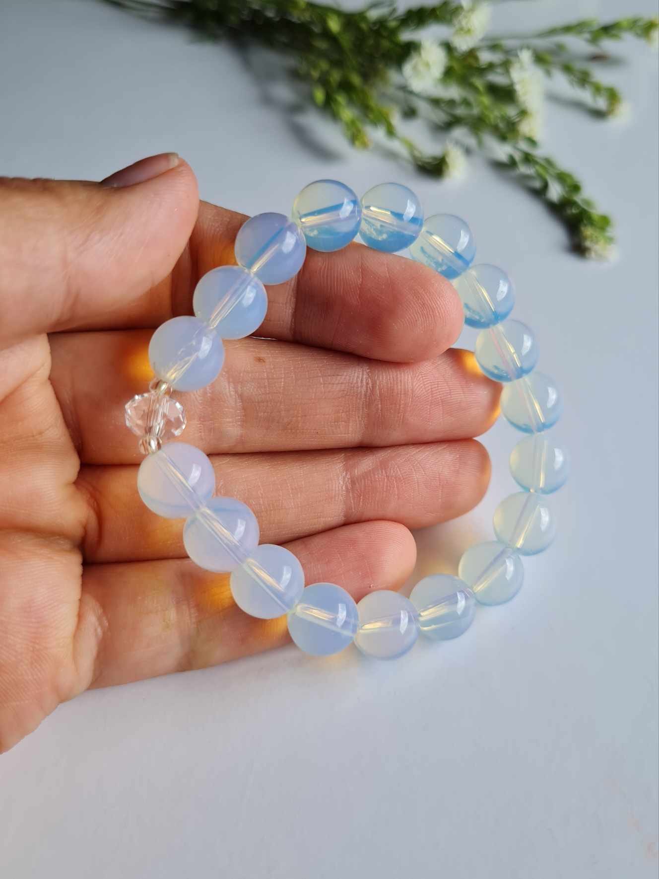 Kaunis käeehe, opaliit