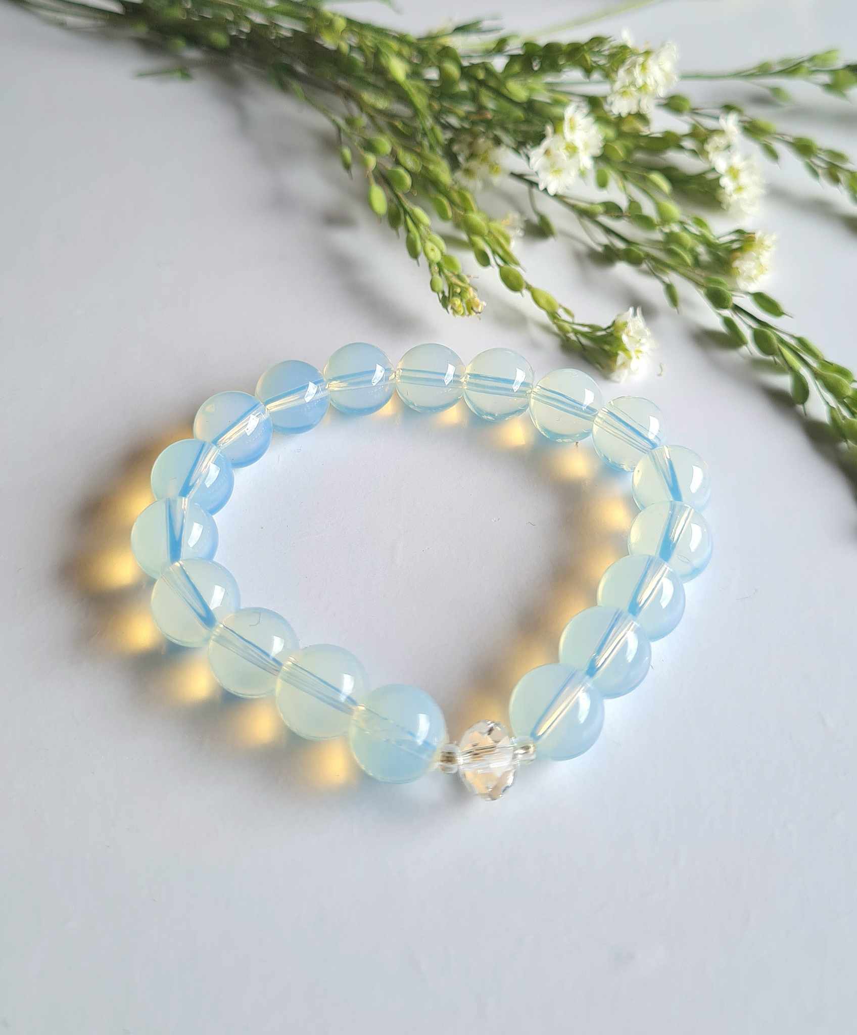 Kaunis käeehe, opaliit