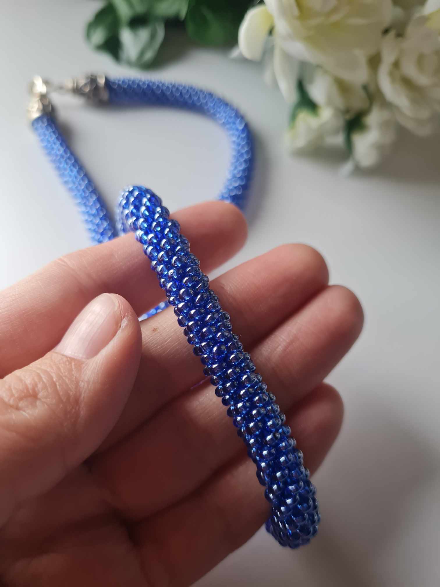 Helmestest kaelakee "Särtsakas sinine"