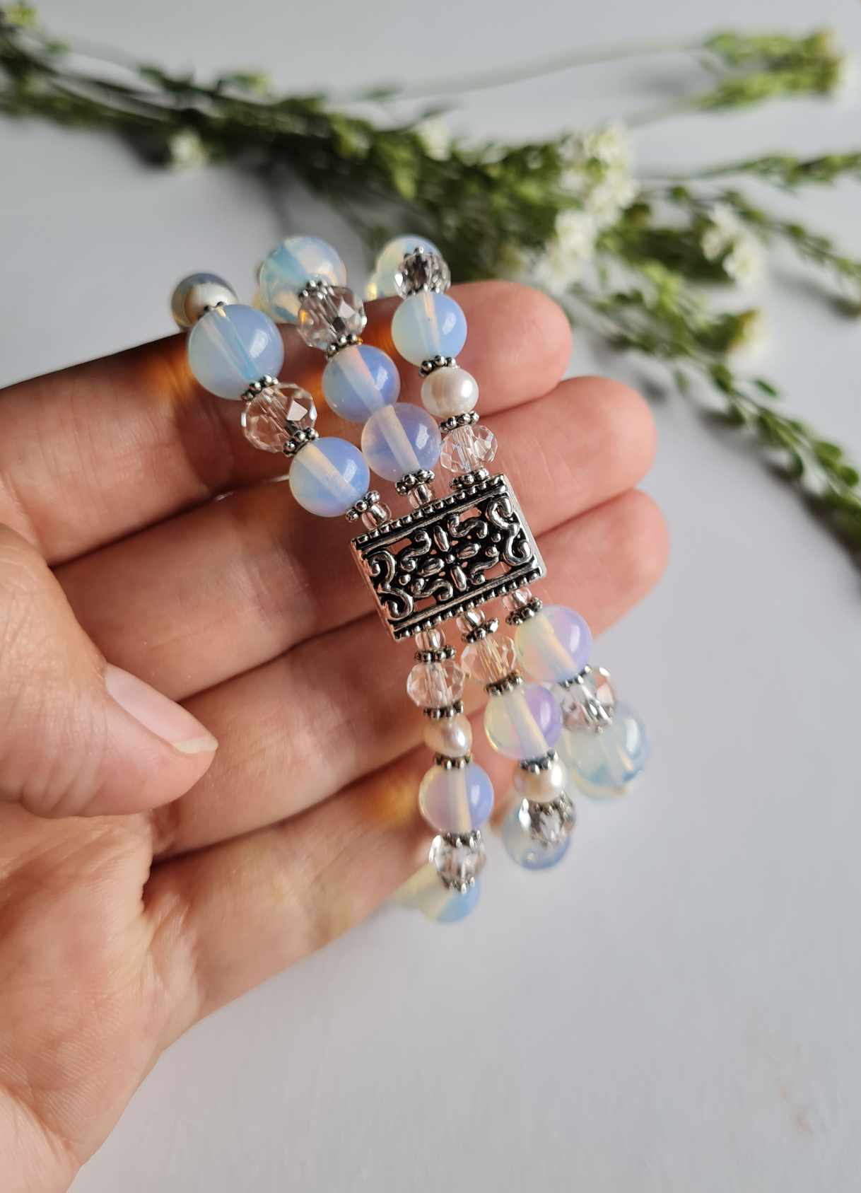 Kaunis käeehe 3 realine- opaliit, pärl, hõbedane detailiga